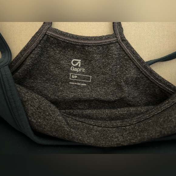 GAP FIT Yoga Top w/ built in sports bra - Picture 6 of 9